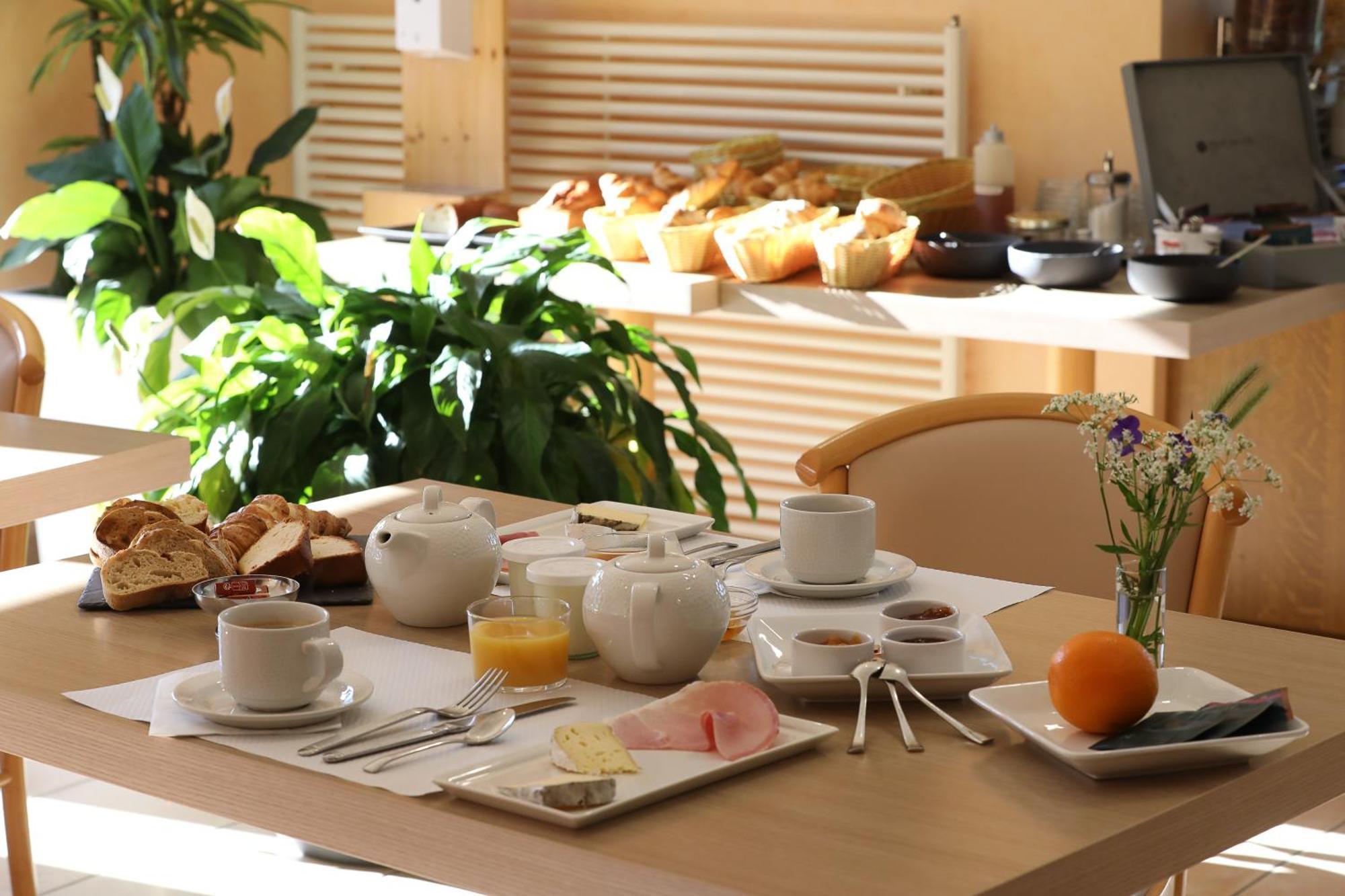 Logis Hotel Spa Restaurant Le Provence Lanarce Zewnętrze zdjęcie